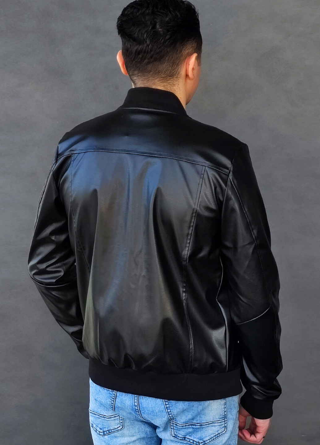 Чорна демісезонна куртка Sun's House