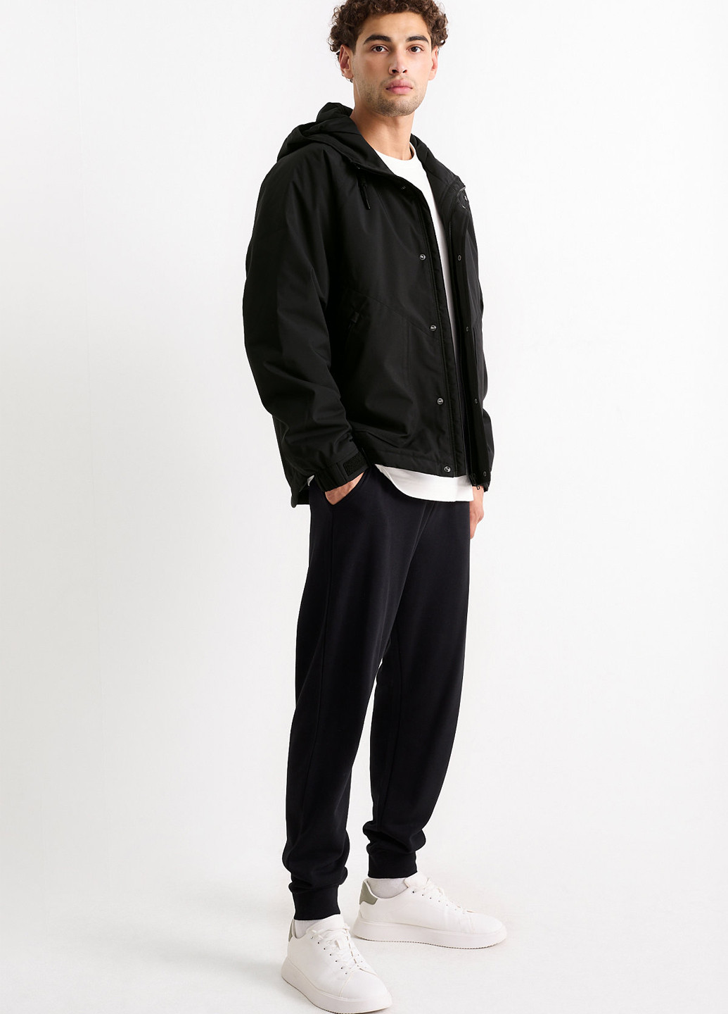 Черная демисезонная куртка C&A