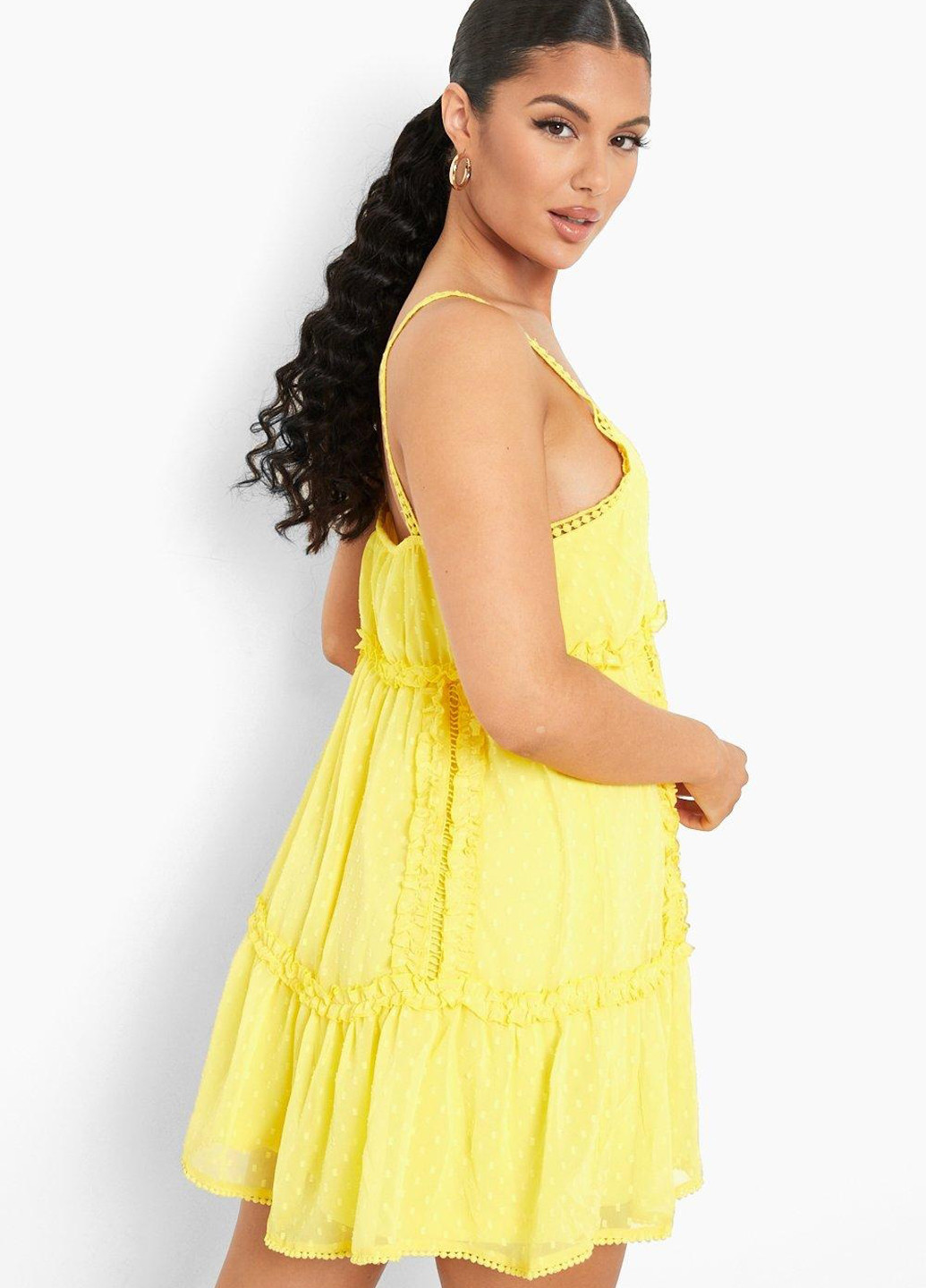 Желтое коктейльное платье клеш Boohoo в горошек