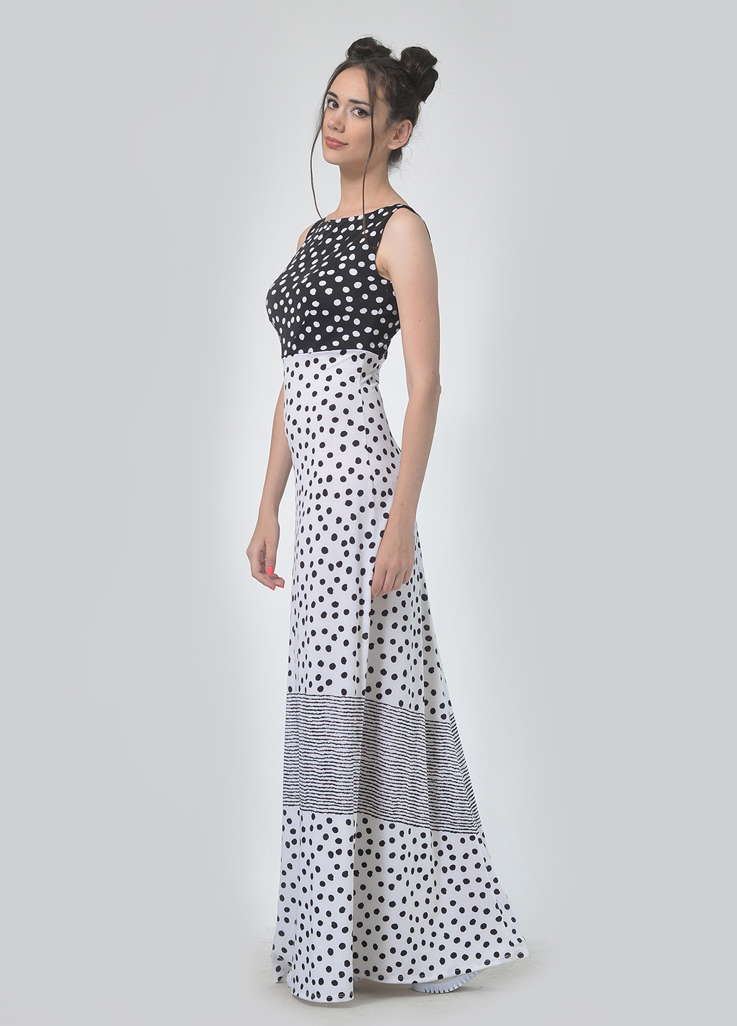 Черно-белое кэжуал платье Agata Webers в горошек