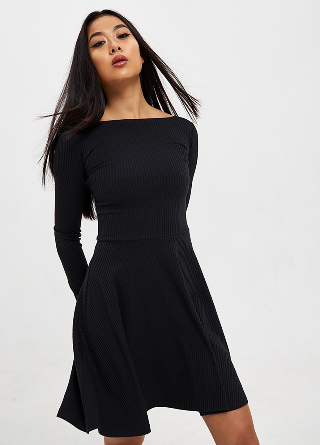 Чорна кежуал сукня міні чорного кольору із відкритою спиною Katarina Ivanenko однотонна