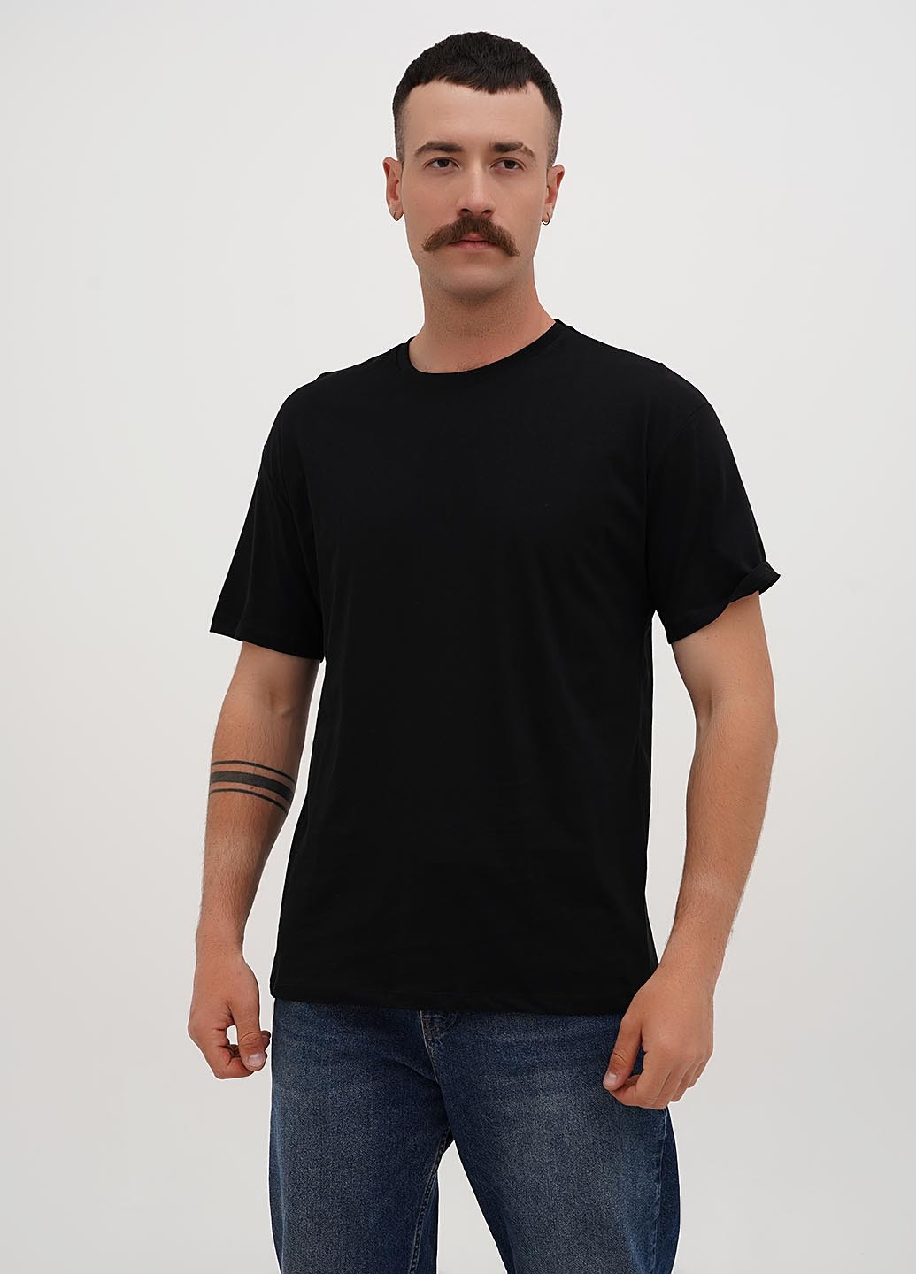 Черная футболка gramaj