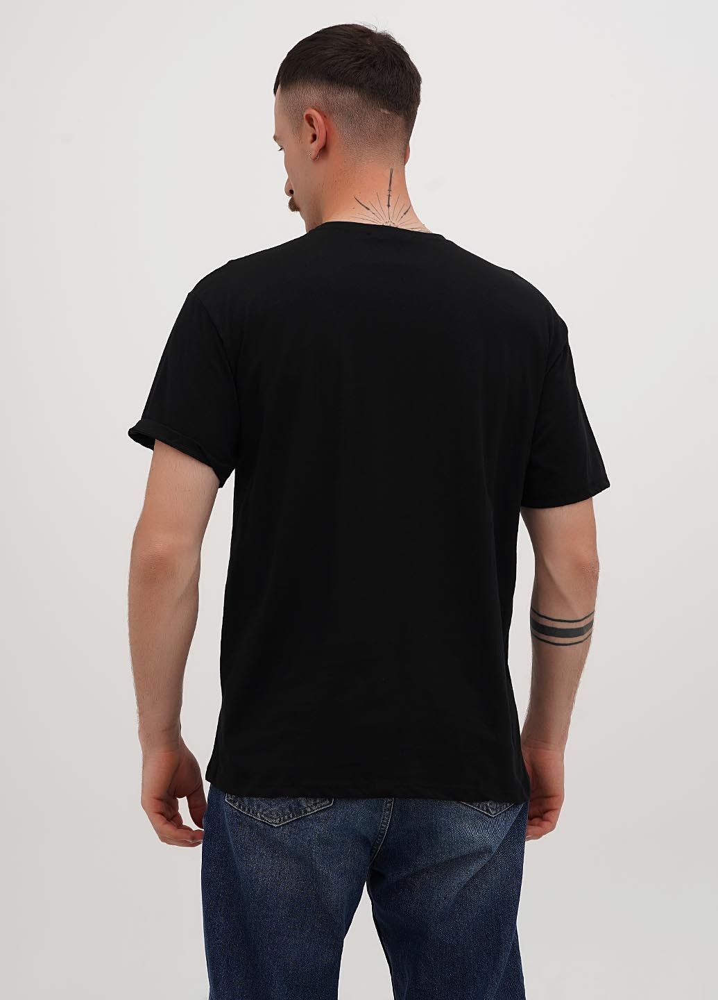 Черная футболка gramaj