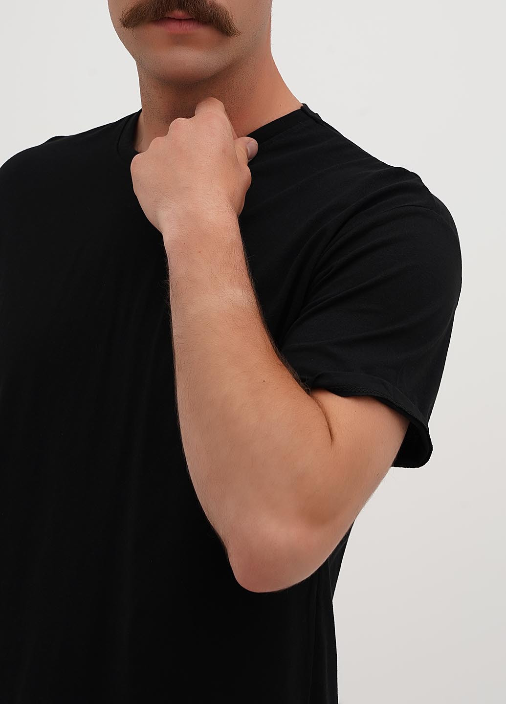 Черная футболка gramaj