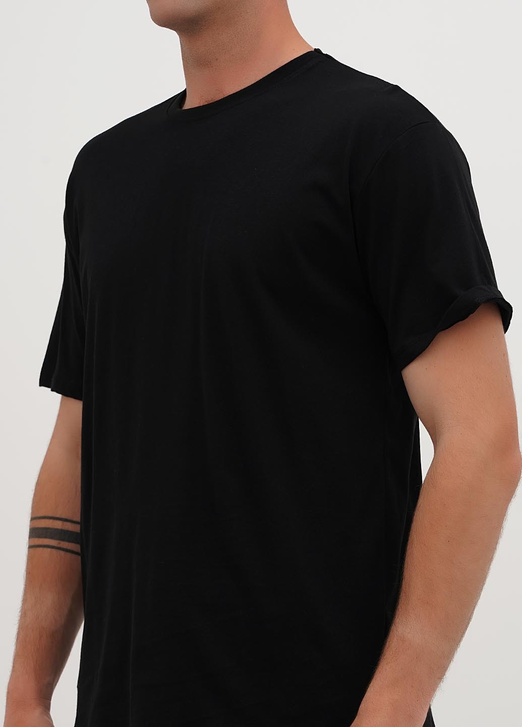 Черная футболка gramaj