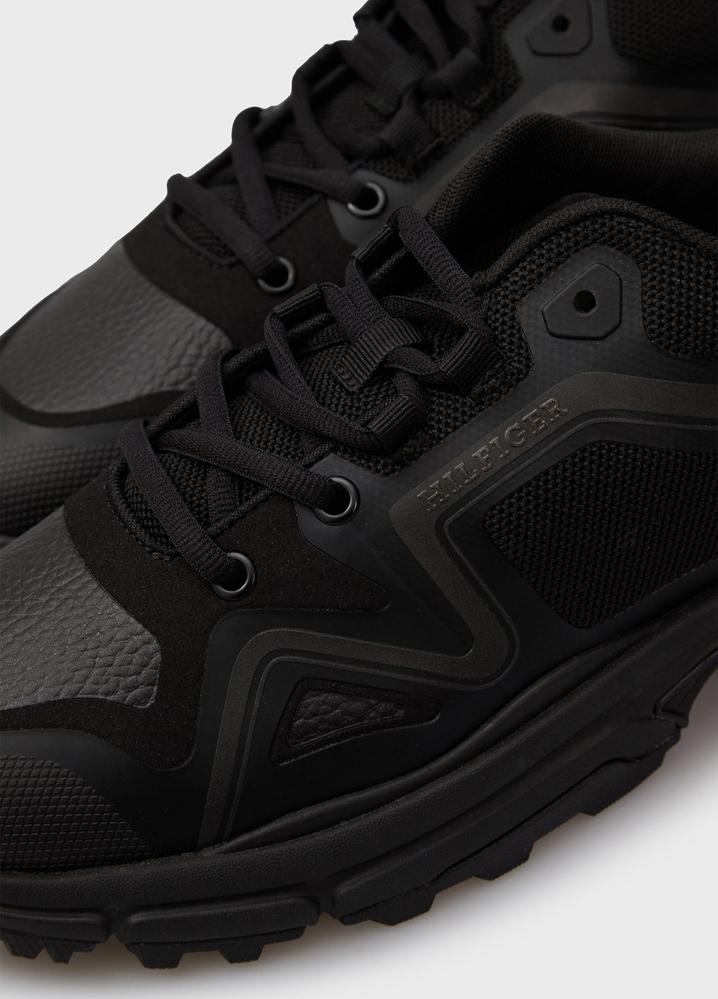 Чорні всесезон кросівки Tommy Hilfiger
