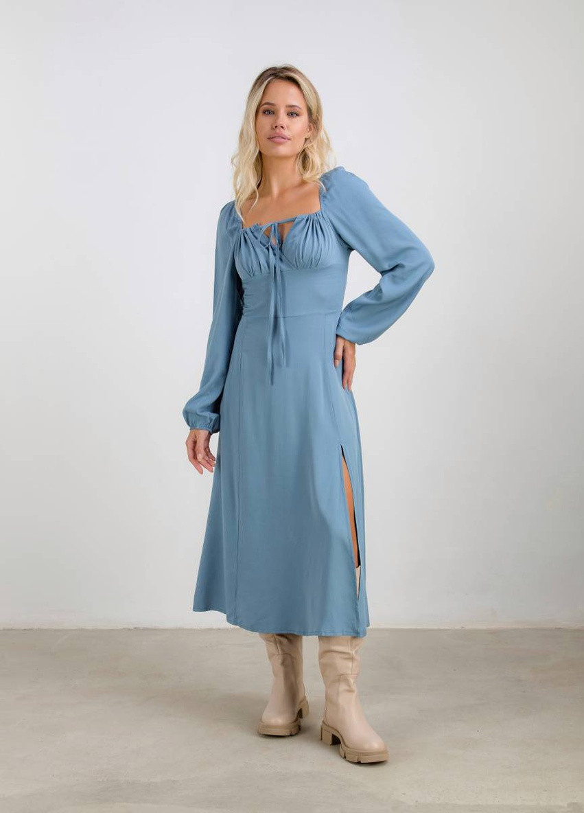 Голубое вечернее платье с разрезом и длинным рукавом romashka Ромашка однотонное