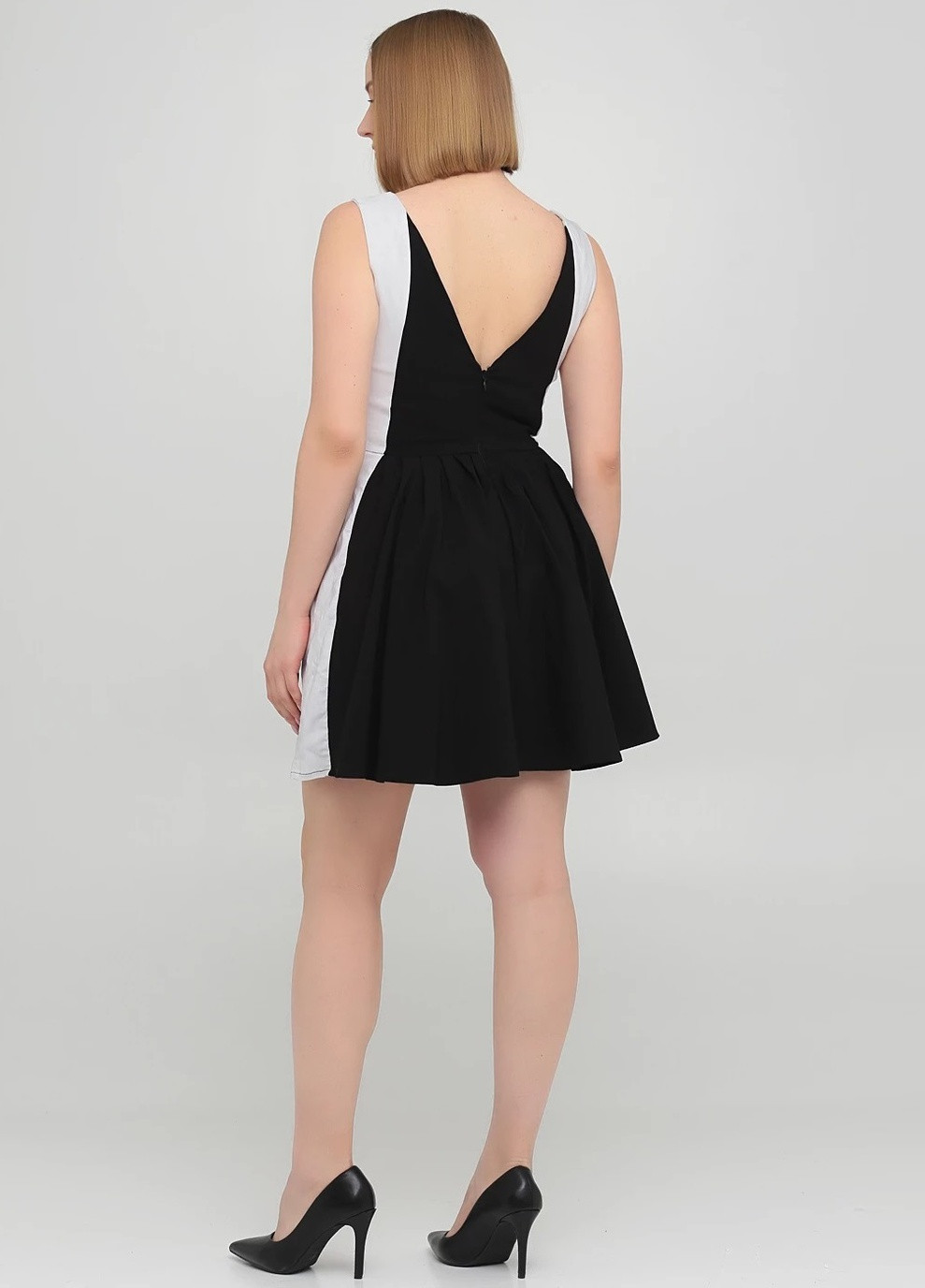 Чорна коктейльна сукня клеш однотонна Asos