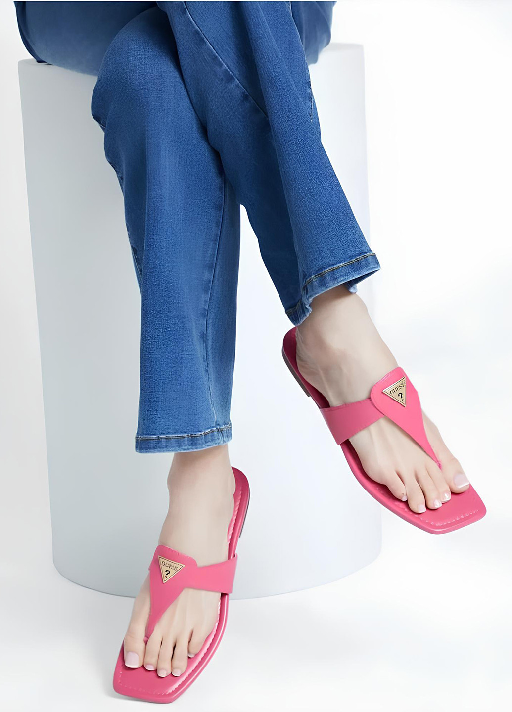 Розовые кэжуал вьетнамки Guess