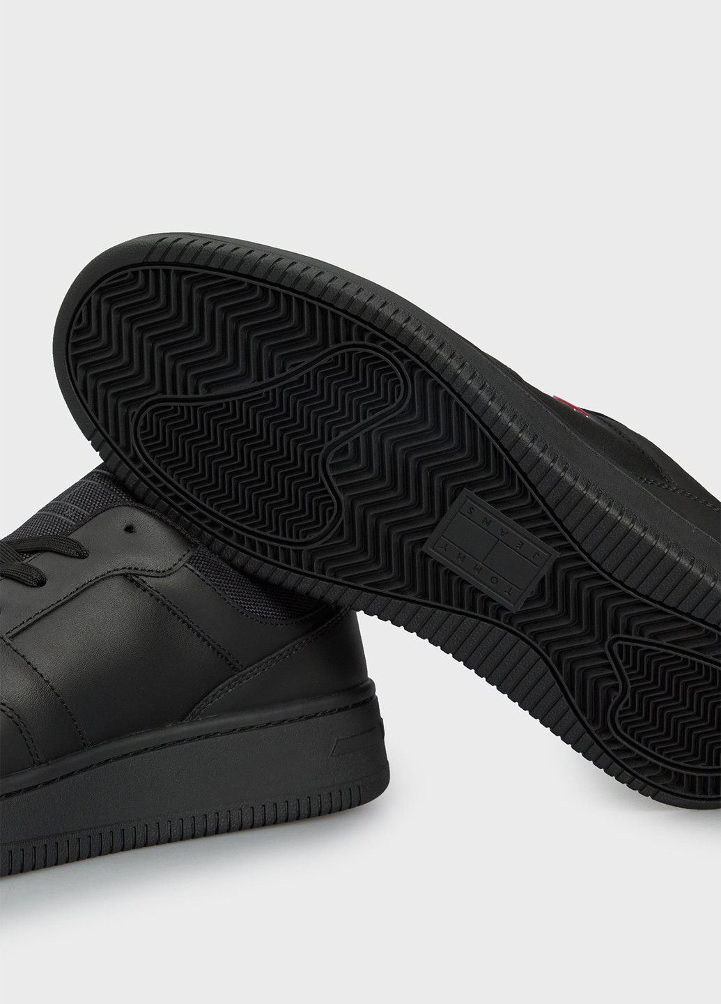 Черные всесезонные кроссовки Tommy Jeans