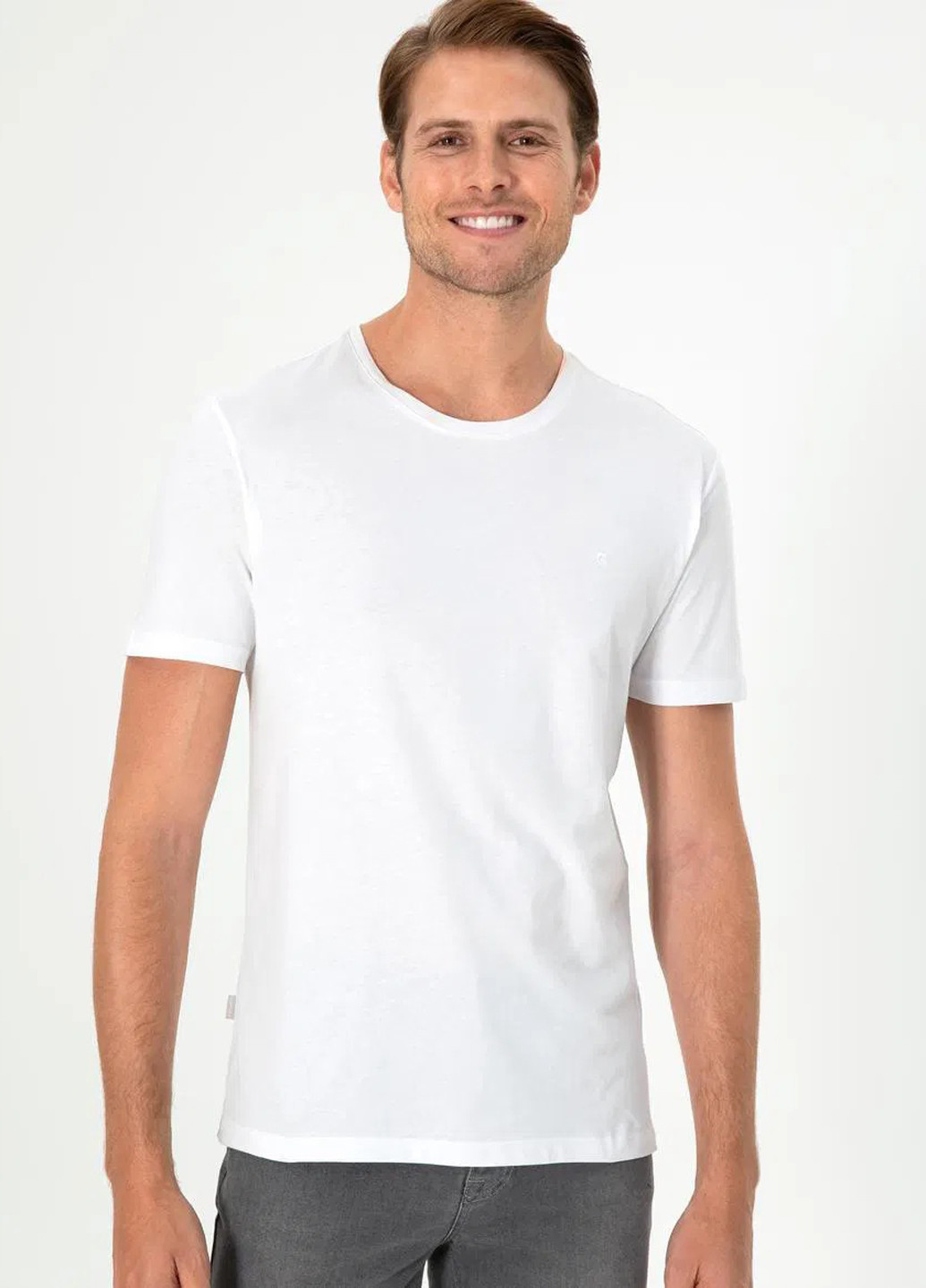 Біла футболка Pierre Cardin