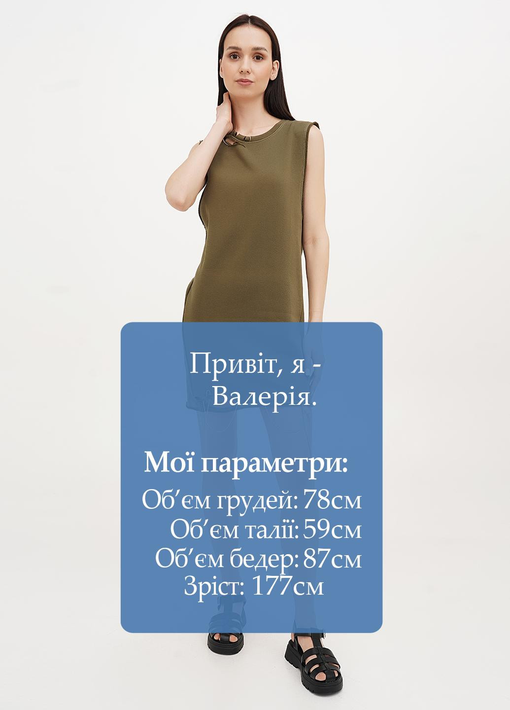 Оливковое (хаки) кэжуал платье платье-майка Vicolo однотонное