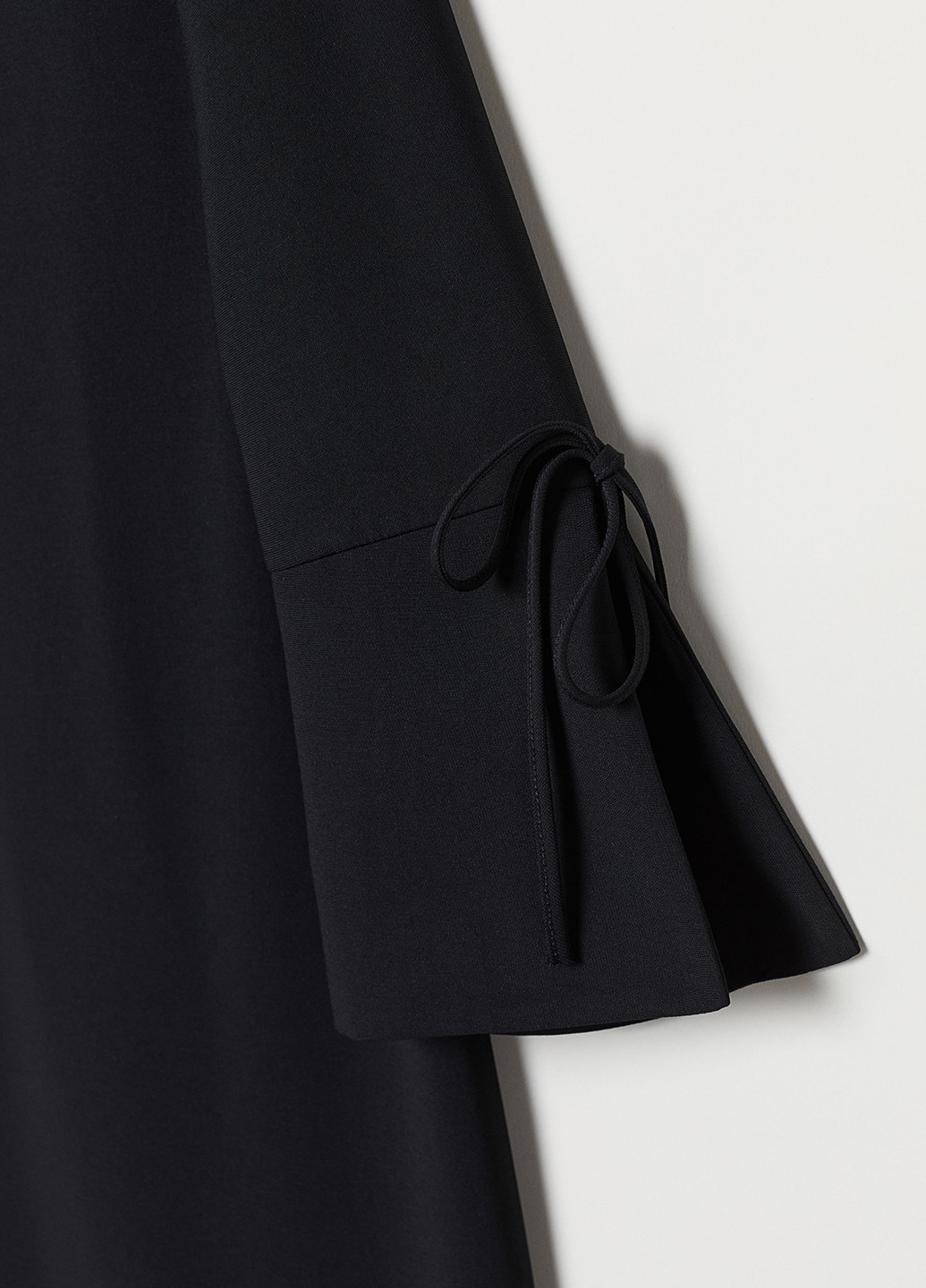 Черное кэжуал платье H&M однотонное