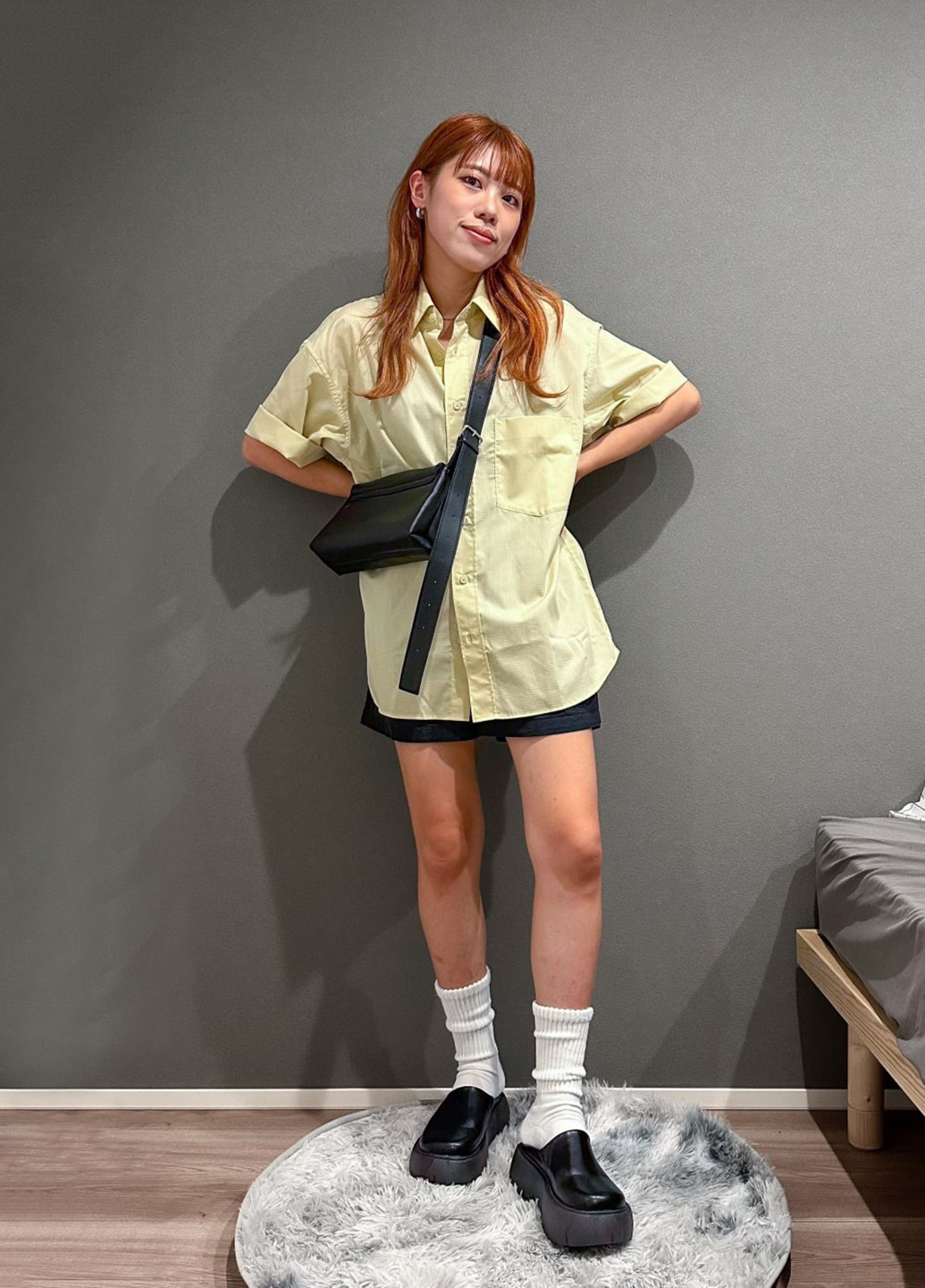 Светло-желтая кэжуал рубашка однотонная Uniqlo