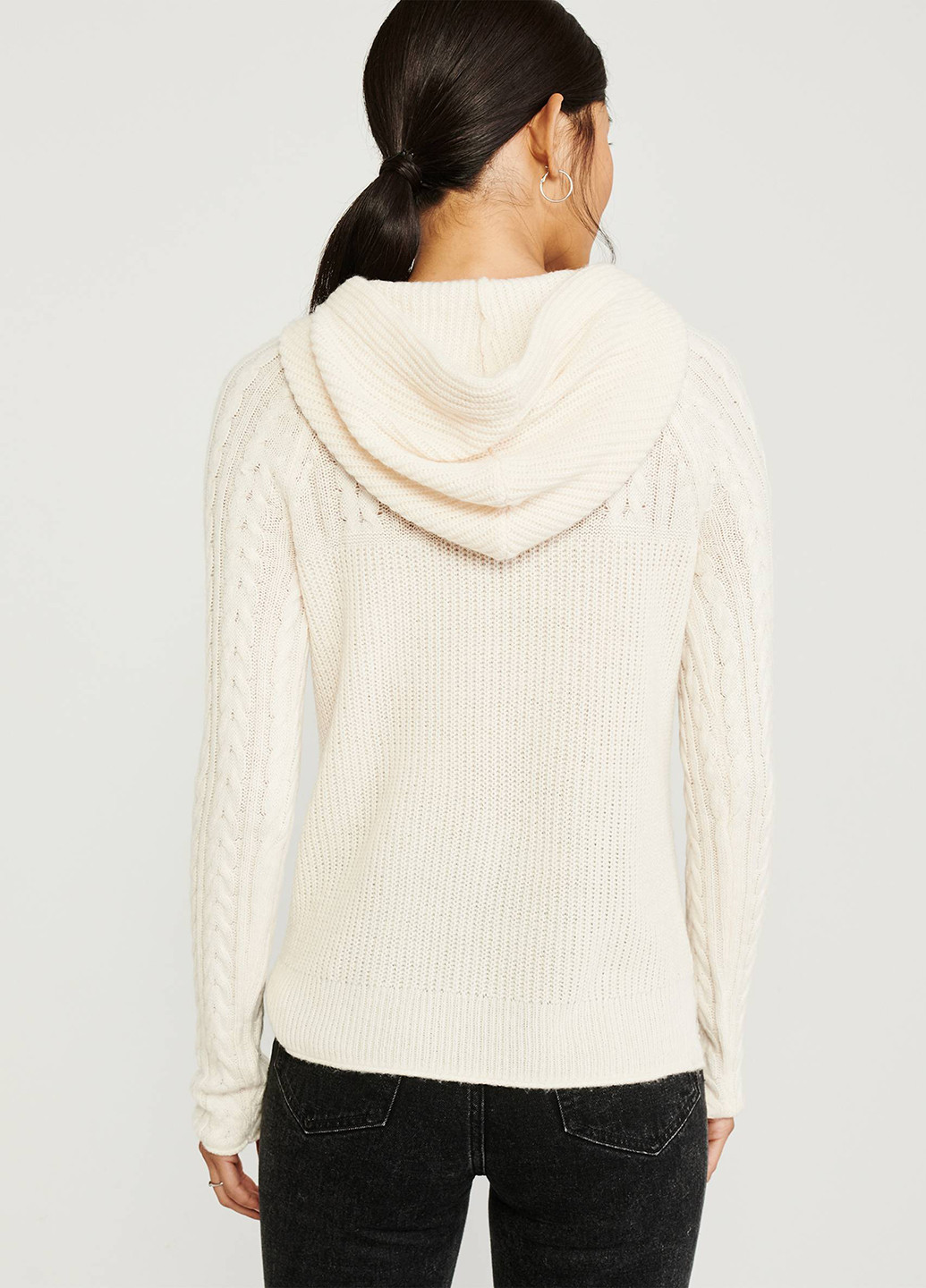 Молочный зимний свитер Abercrombie & Fitch