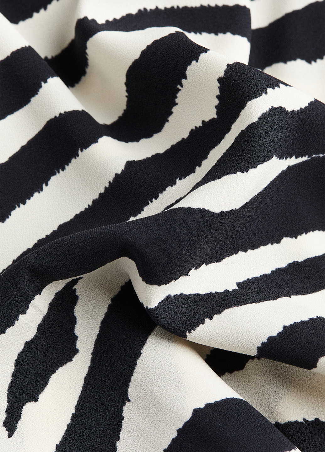 Черно-белое кэжуал платье на запах H&M зебра