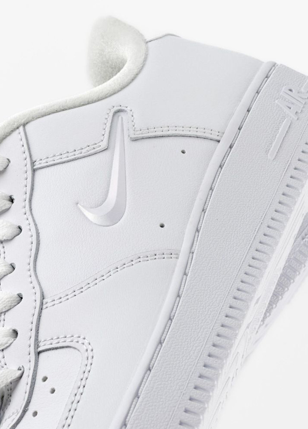 Кросівки FB8251-100 Nike WMNS AIR FORCE 1 07 SE білі демісезони (301645275)