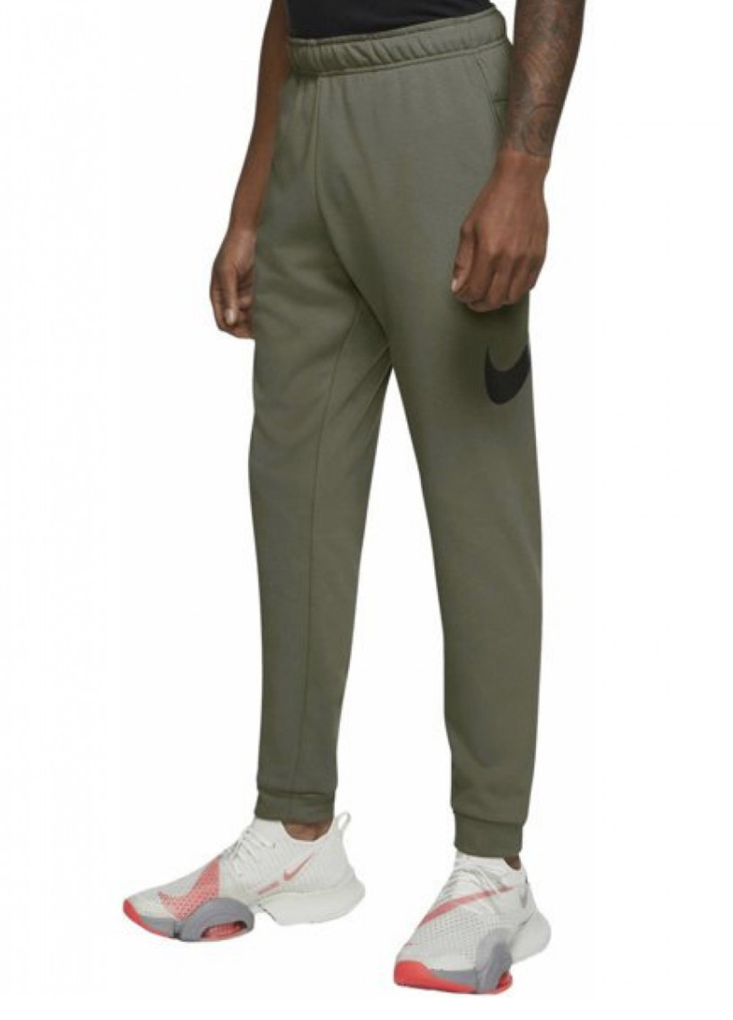 Зеленые спортивные демисезонные джоггеры брюки Nike