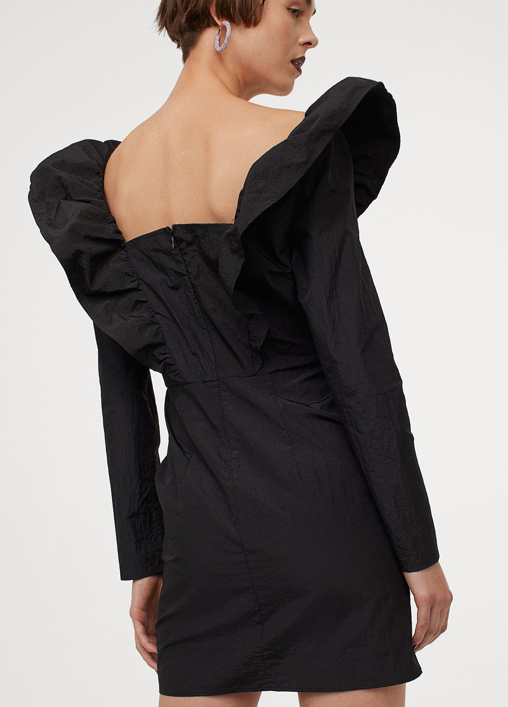 Черное коктейльное платье футляр, с открытой спиной H&M однотонное