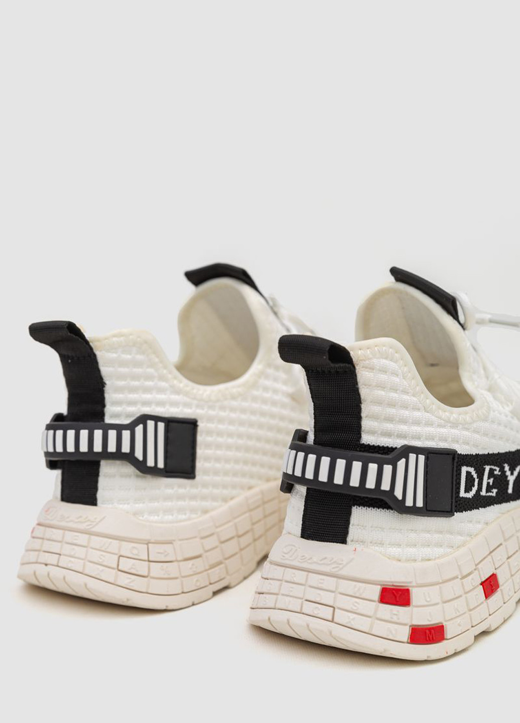 Черно-белые демисезонные кроссовки Desay