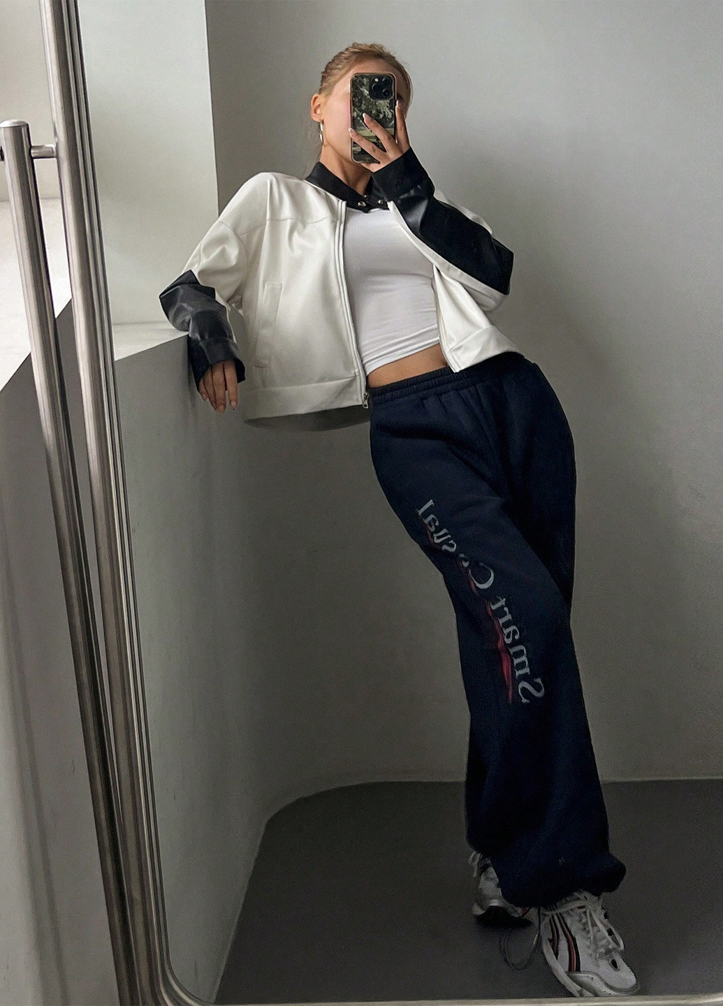 Черно-белая демисезонная куртка байкерская SHEIN