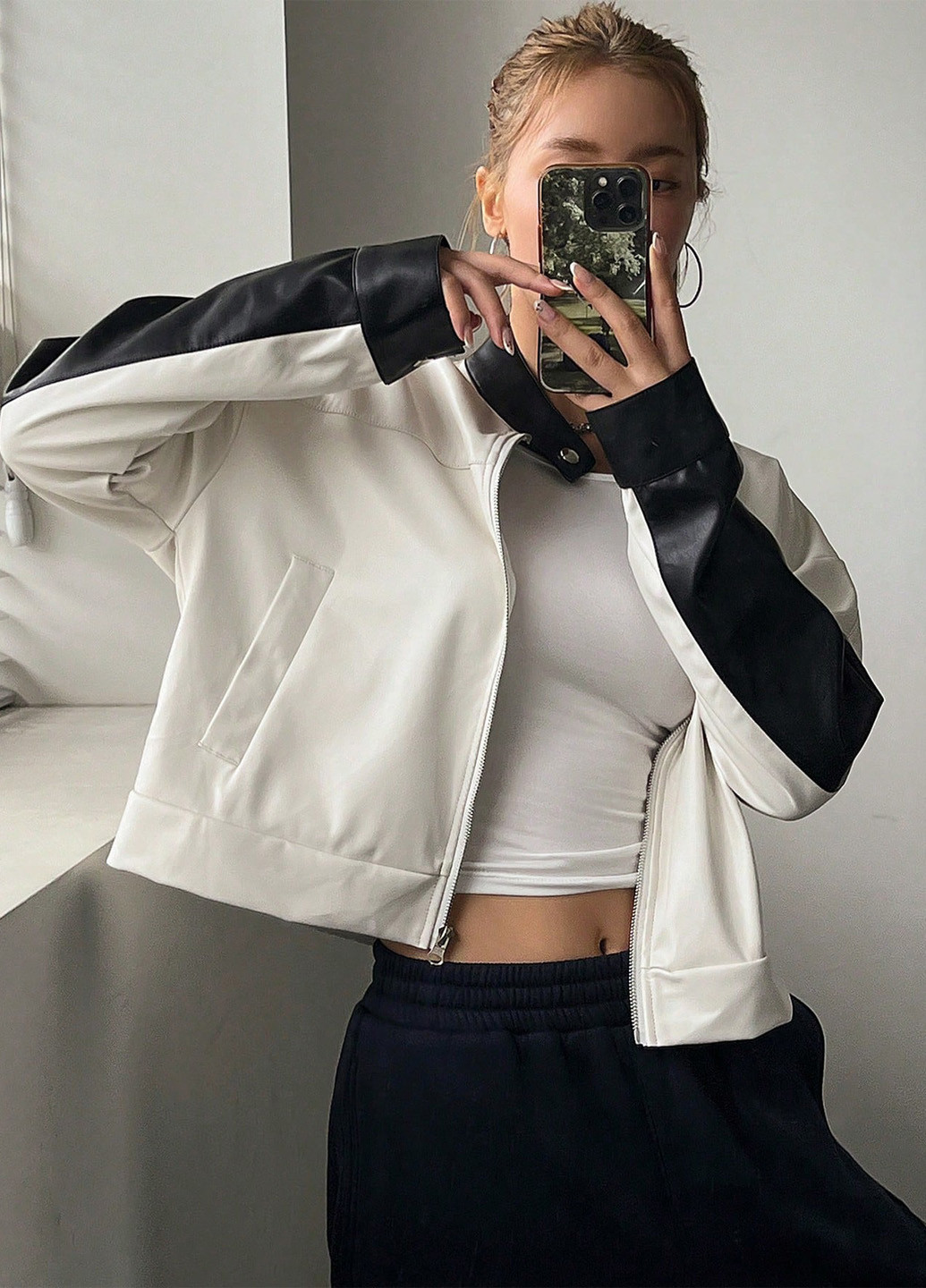 Черно-белая демисезонная куртка байкерская SHEIN