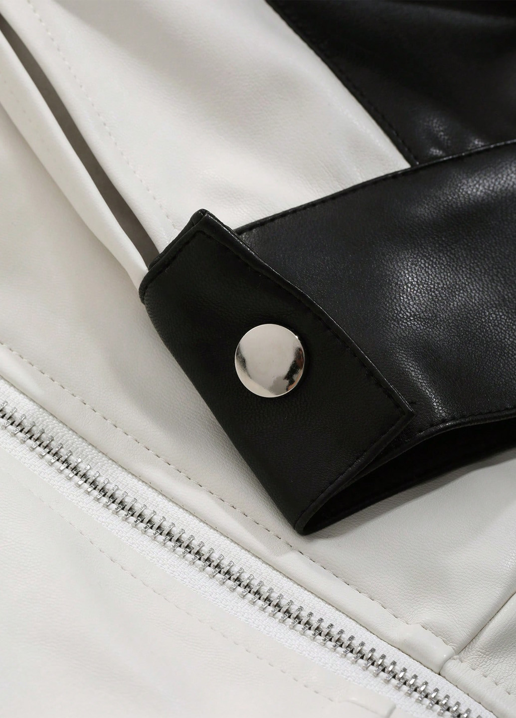 Черно-белая демисезонная куртка байкерская SHEIN