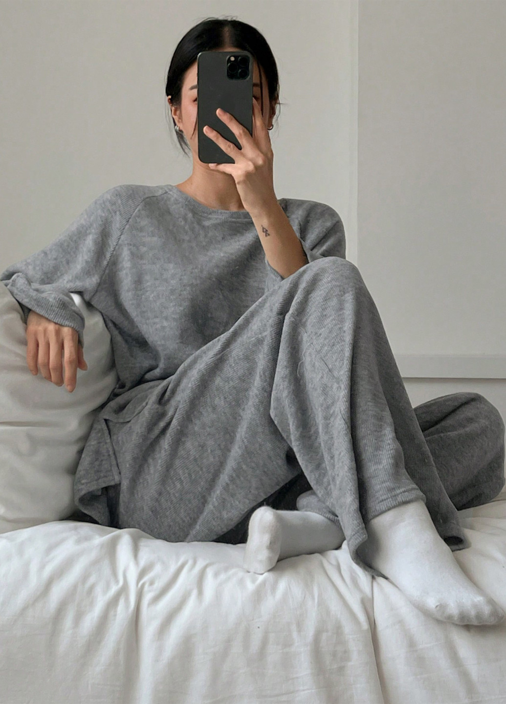 Серая всесезон пижама (лонгслив, брюки) лонгслив + брюки SHEIN