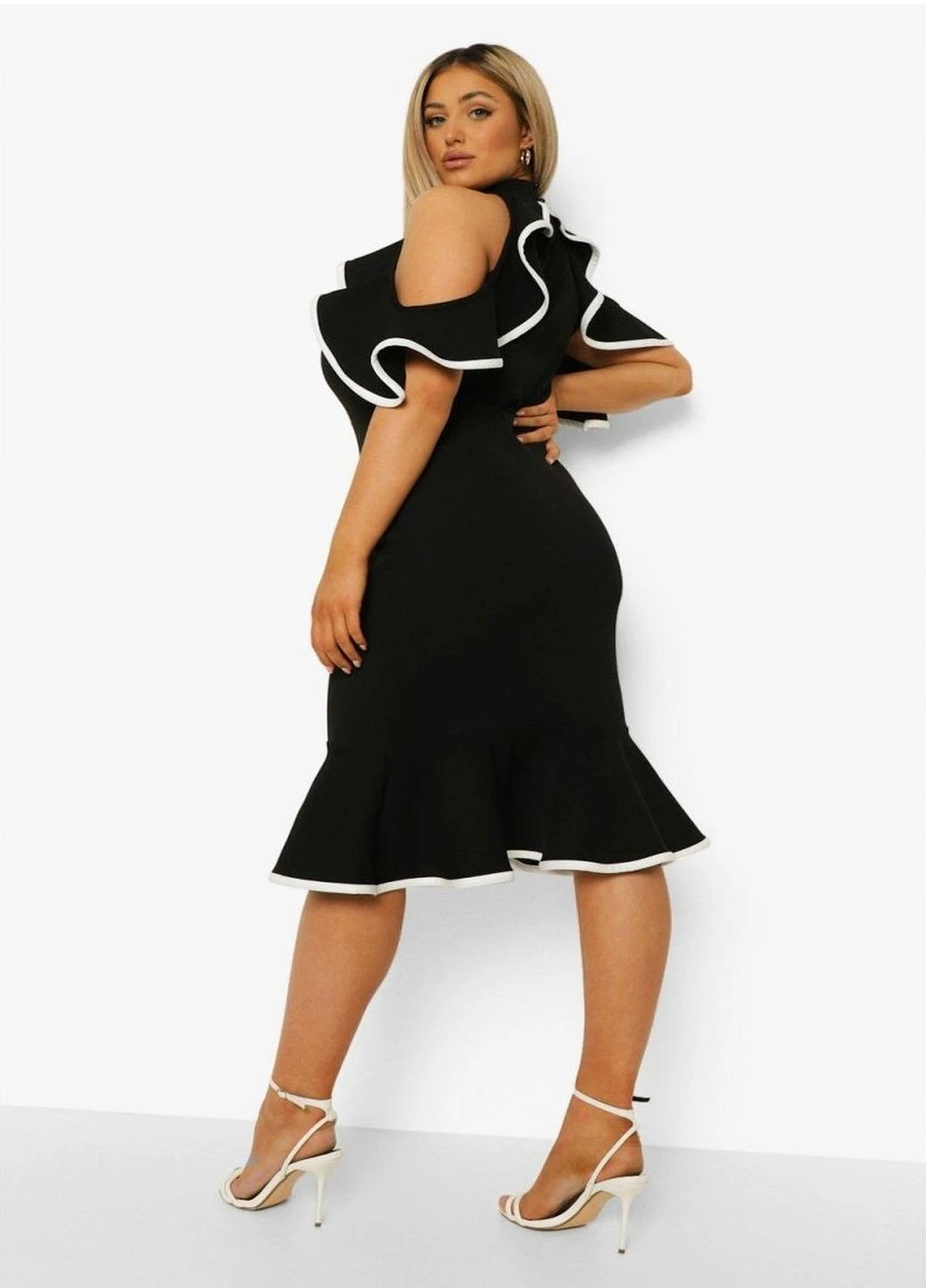Черное кэжуал платье Boohoo однотонное