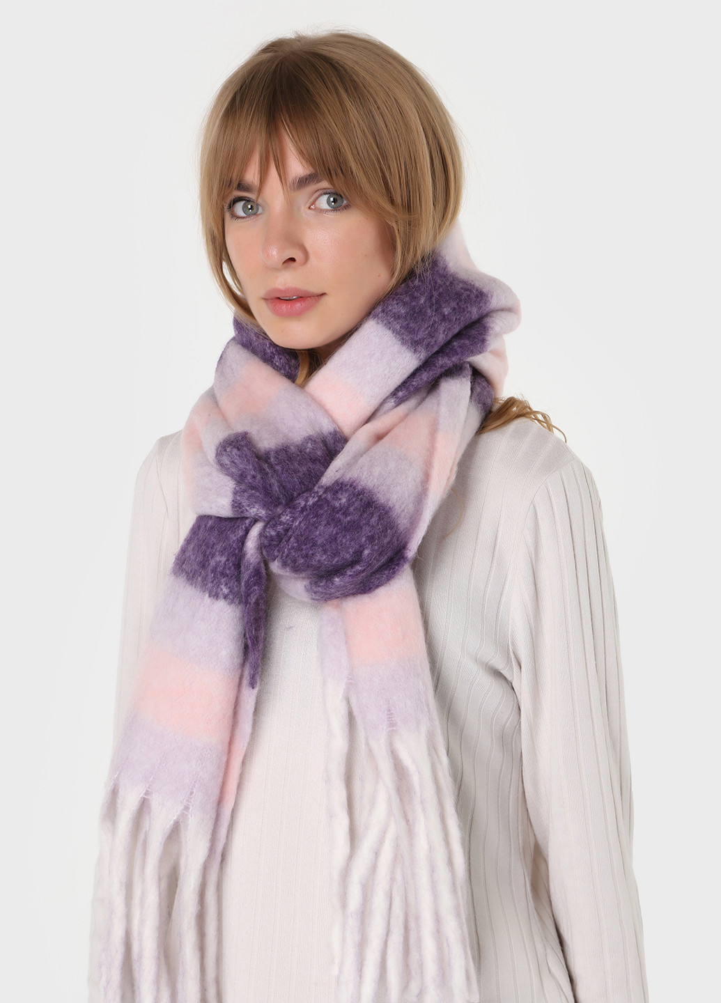 Теплий зимовий вовняний шарф з китицями (185*40см) 445011 Merlini абстрактний фіолетовий кежуал вовна