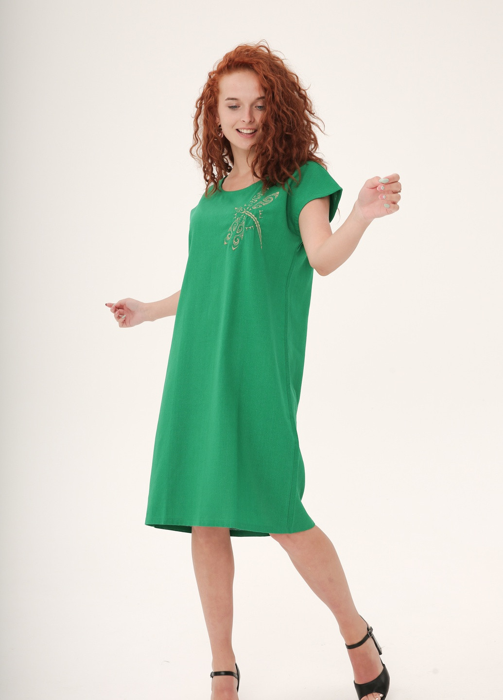 Зелена кежуал льняна пряма сукня з вишивкою "літній метелик". INNOE однотонна