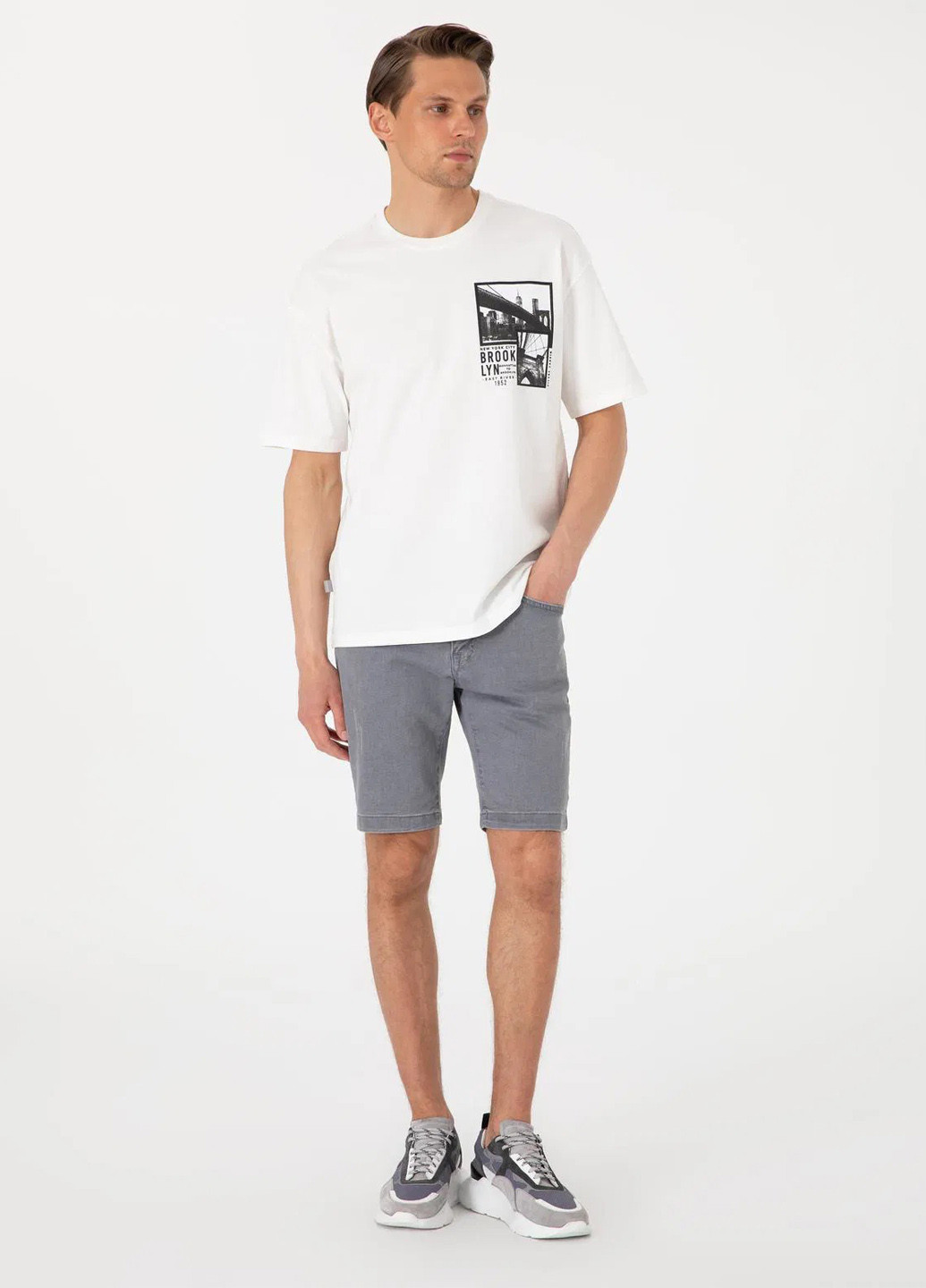 Біла футболка Pierre Cardin