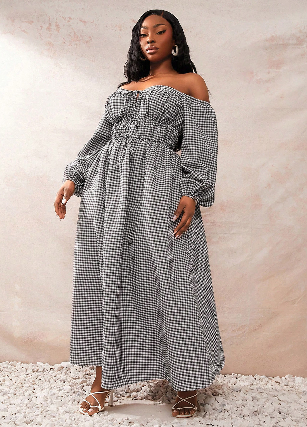 Черно-белое кэжуал платье клеш, с открытыми плечами SHEIN в клетку