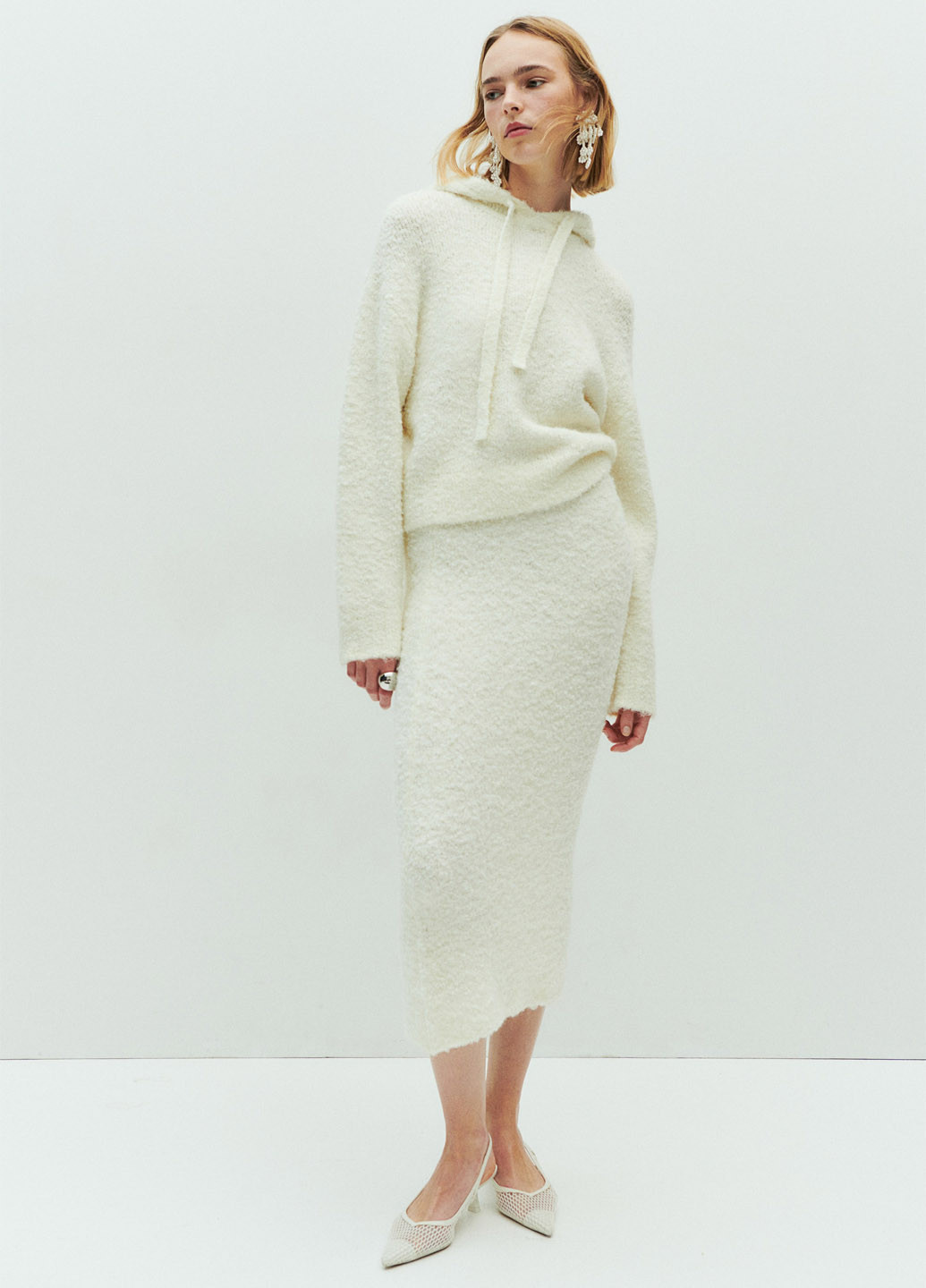 Кремовый демисезонный свитер H&M