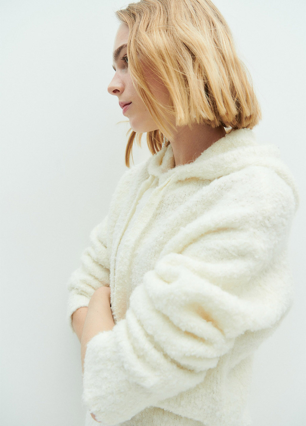 Кремовый демисезонный свитер H&M