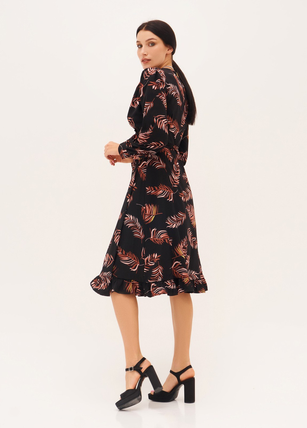 Черное повседневный платье на запах ISSA PLUS с рисунком