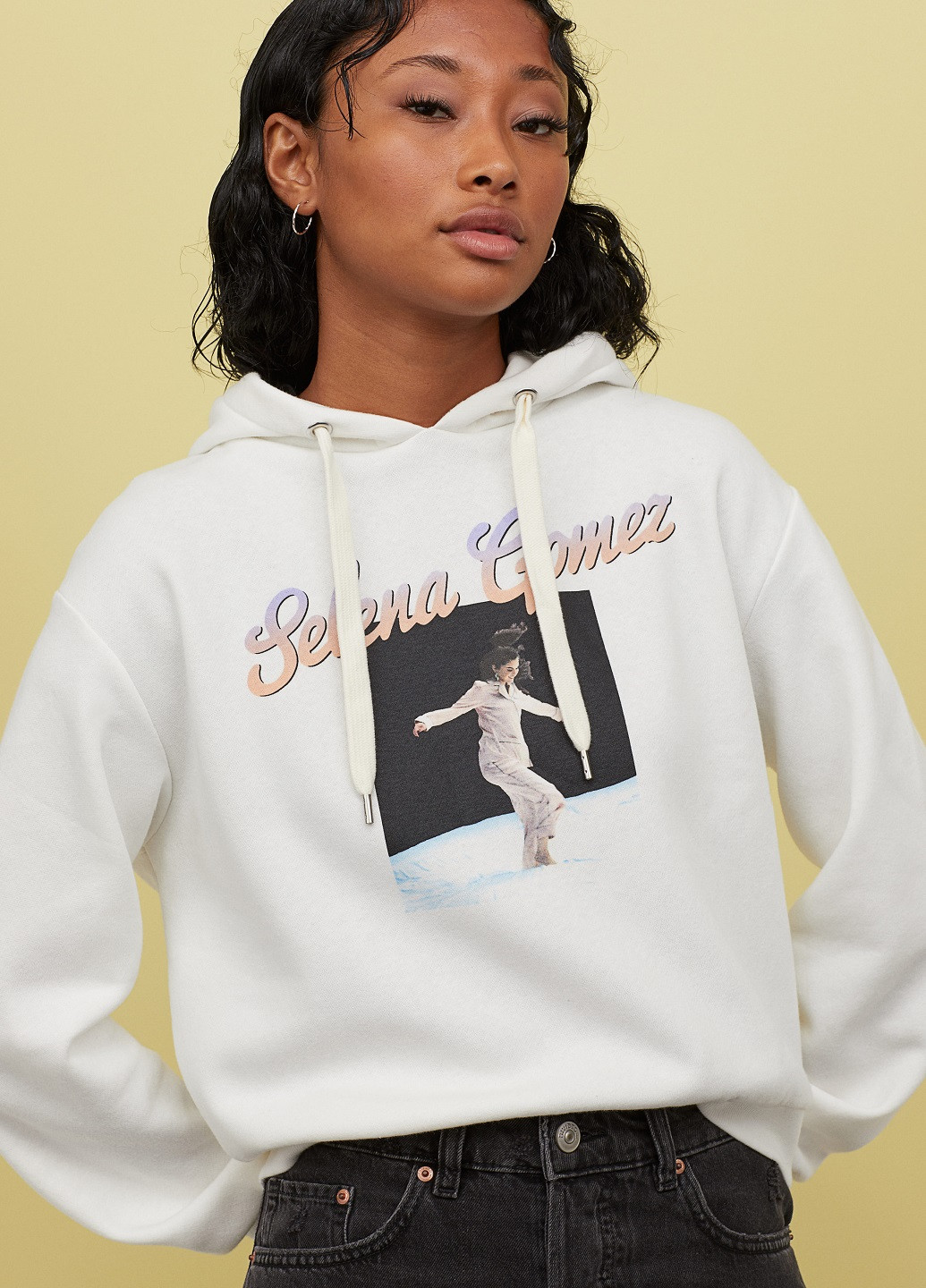 Белый демисезонный короткий джемпер худи selena gomez H&M