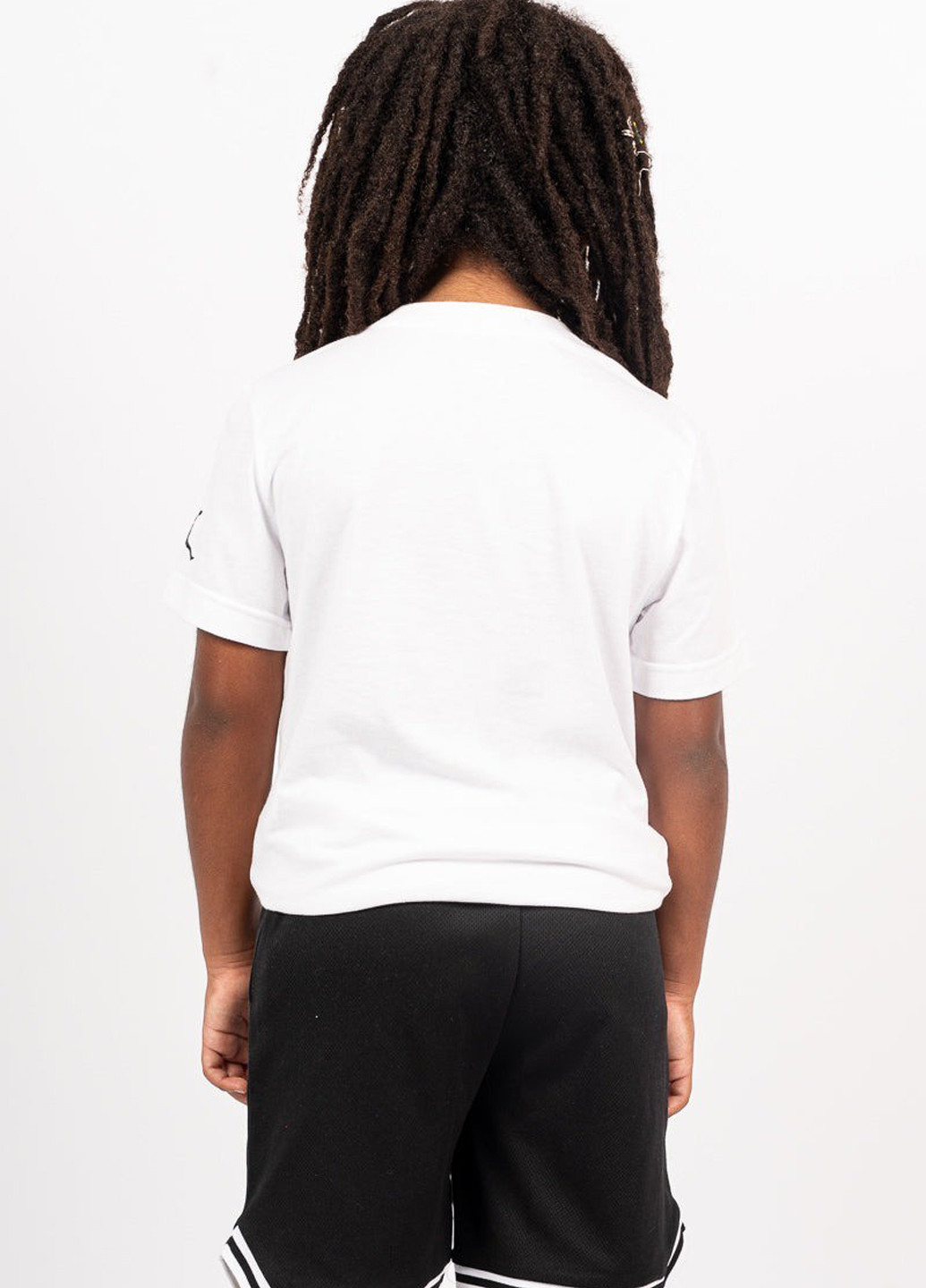 Белая летняя футболка Nike