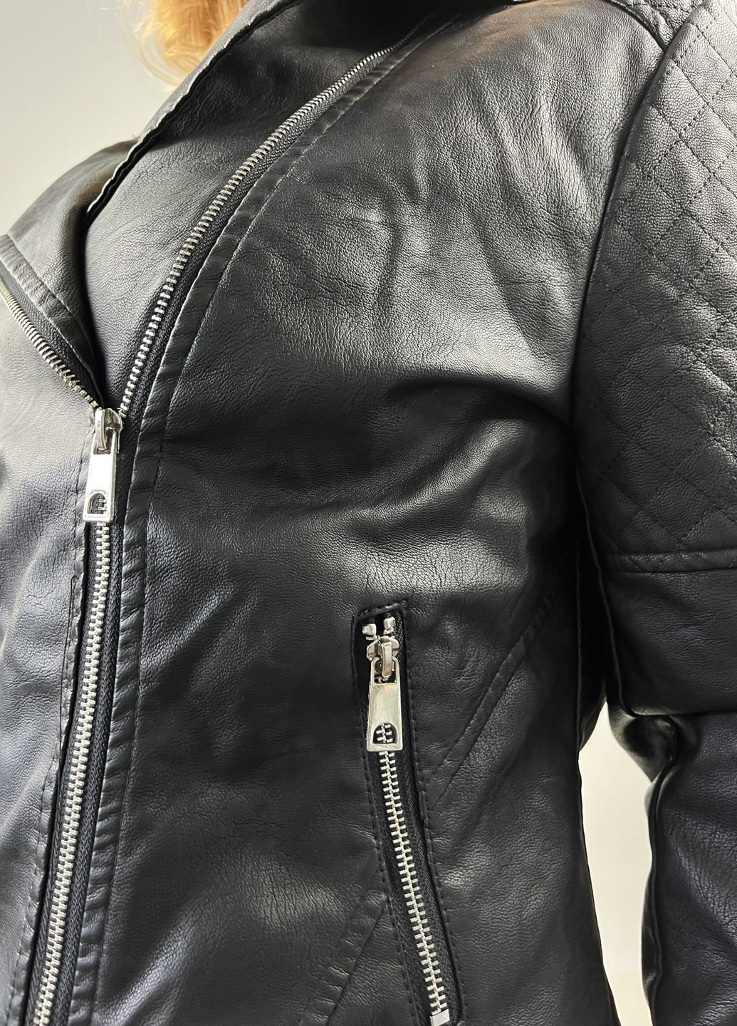 Черная демисезонная куртка косуха Boohoo