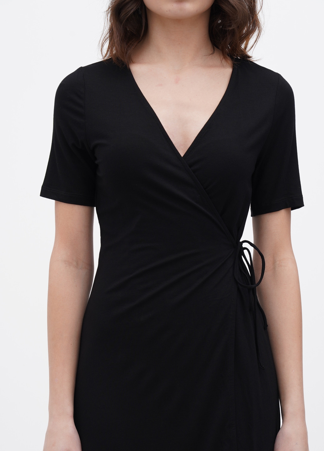 Черное кэжуал платье на запах Vero Moda однотонное