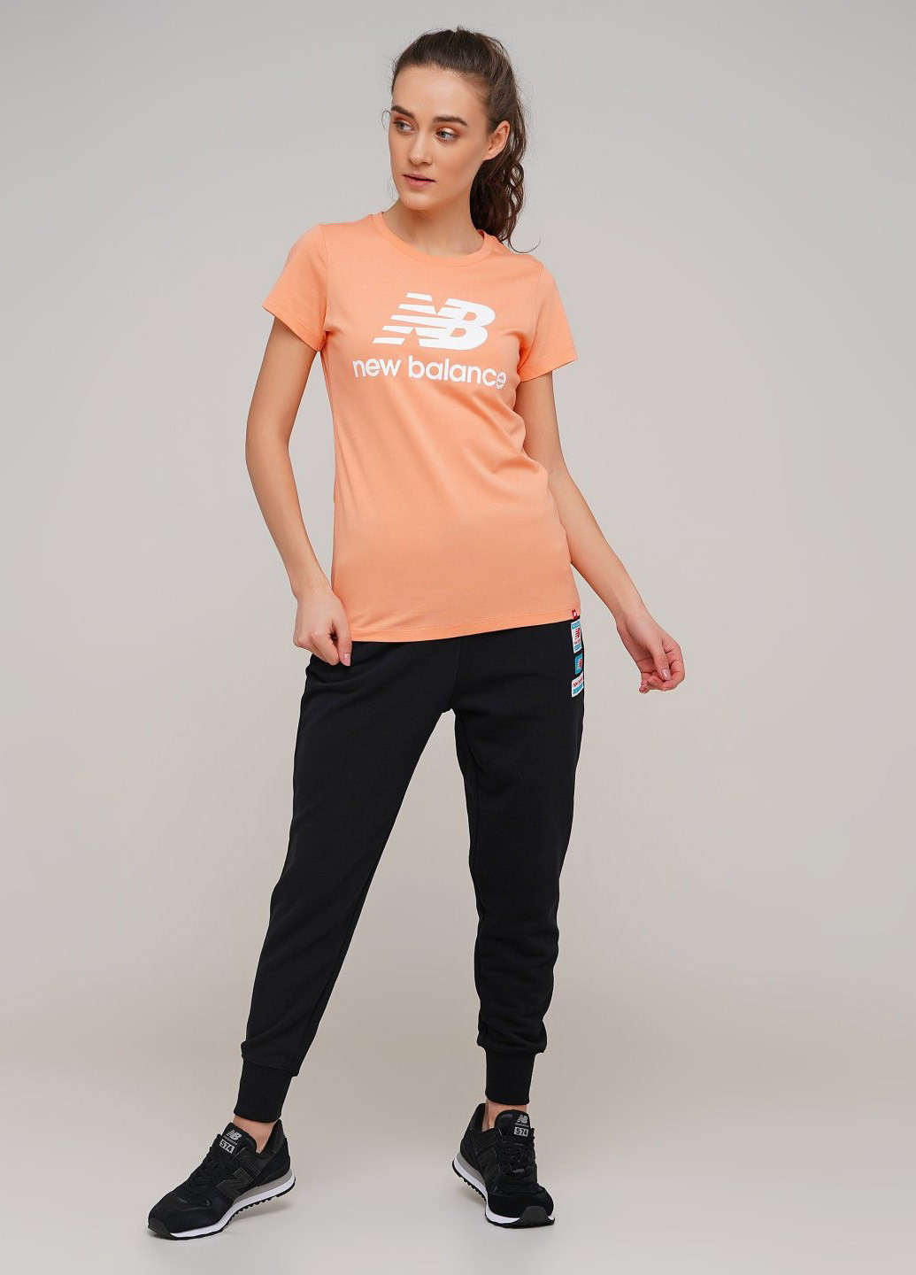 Персиковая всесезон футболка New Balance Ess Stacked Logo