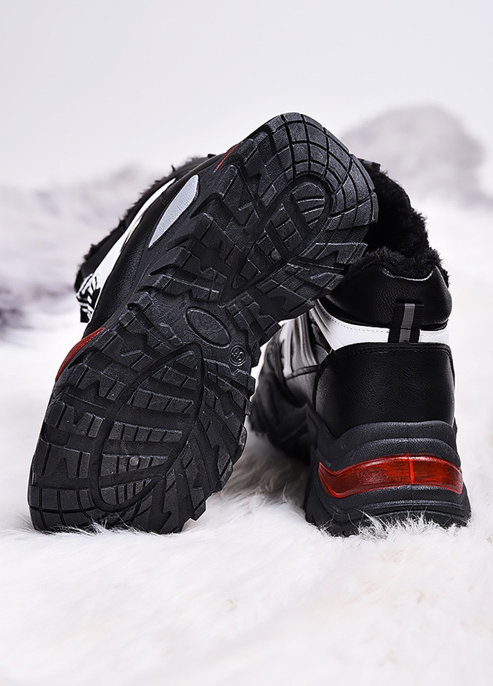 Черные зимние кроссовки ACG