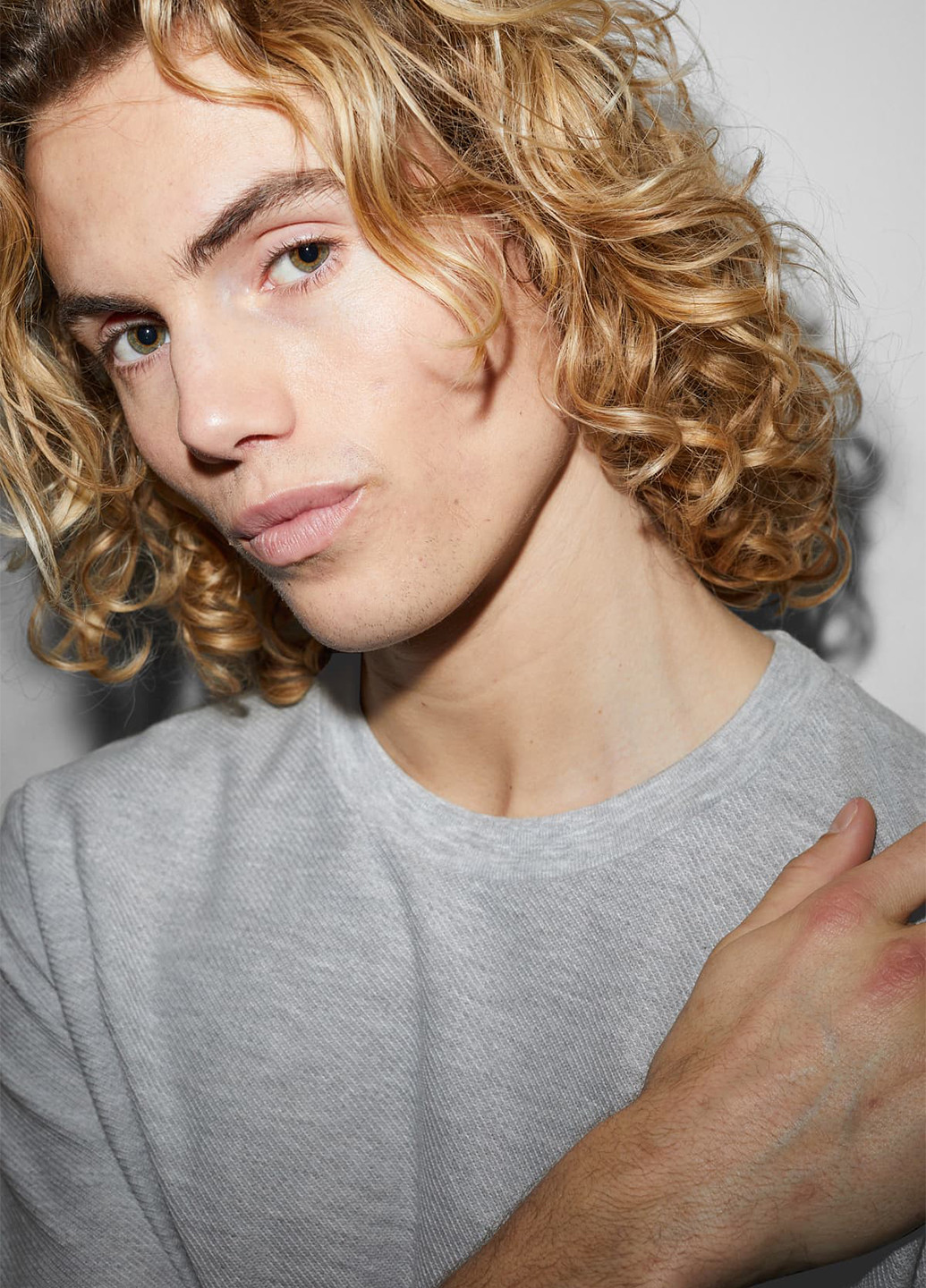 Светло-серая футболка C&A