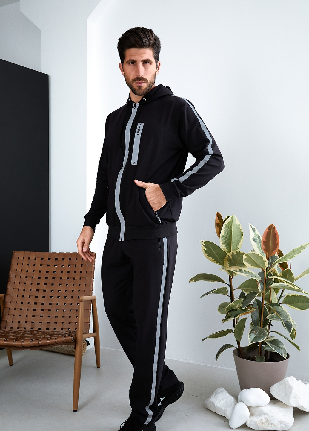 Чорний демісезонний чоловічий спортивний трикотажний костюм зі світловідбиваючими елементами Tailer