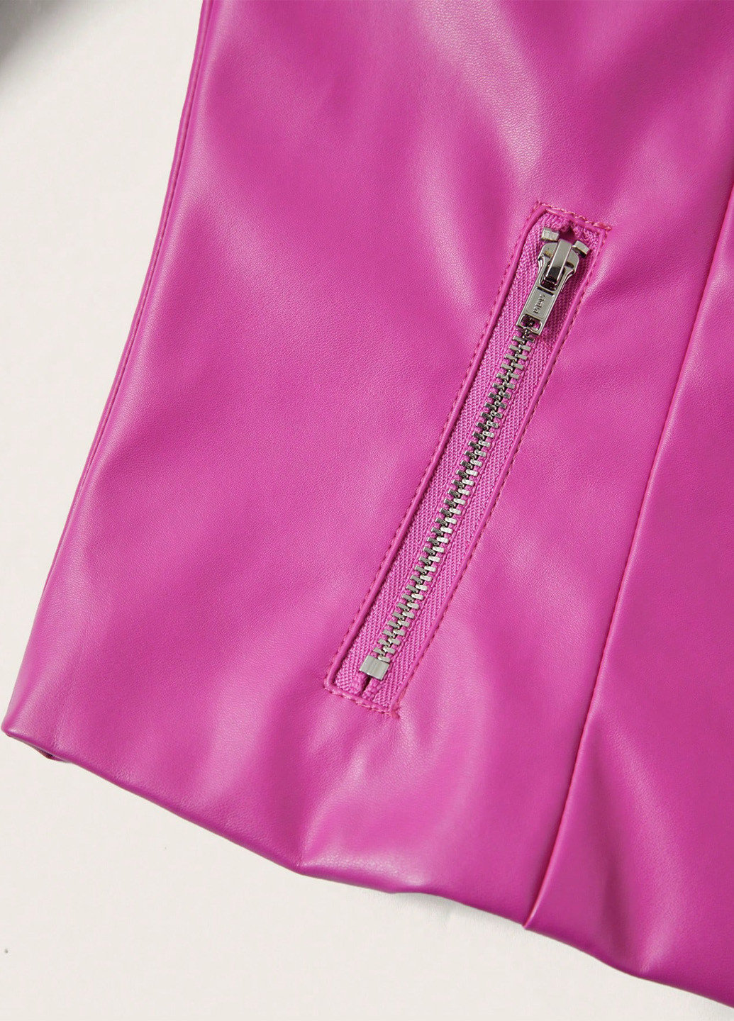 Фуксиновая демисезонная куртка байкерская SHEIN