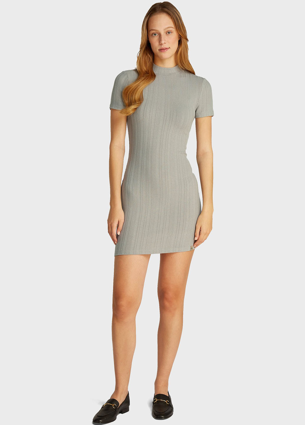 Серое кэжуал платье силуэтная Calvin Klein Jeans однотонное