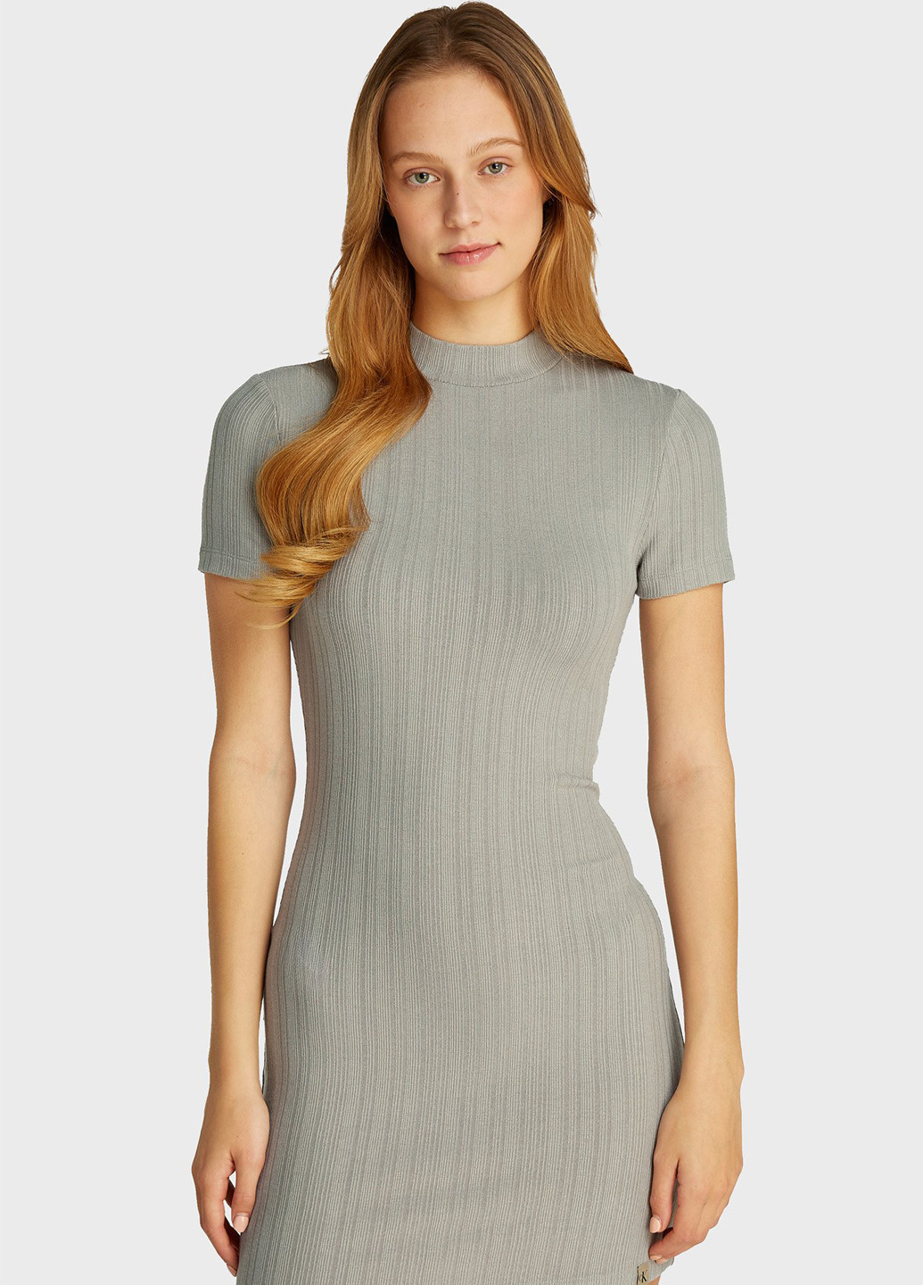 Серое кэжуал платье силуэтная Calvin Klein Jeans однотонное