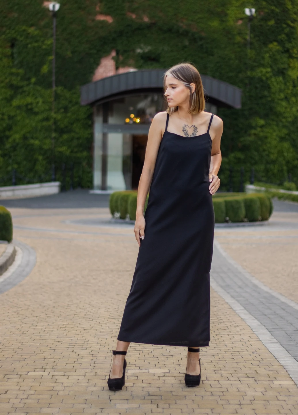 Черное maxi dress with a slit to the knee ETNOS