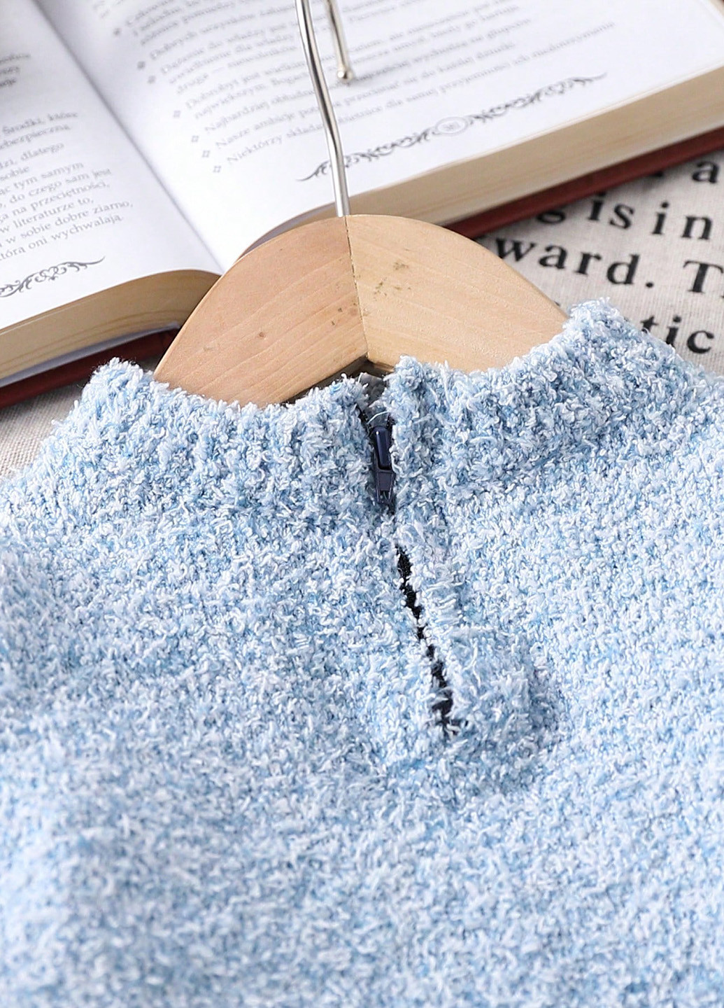 Голубой демисезонный свитер SHEIN