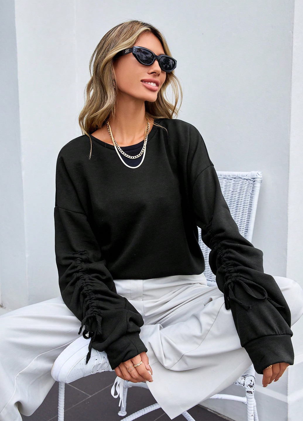 Чорний світшот SHEIN однотонний зав'язки, складки (316740392)